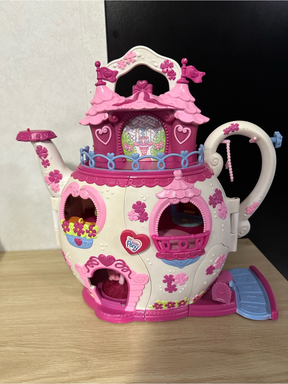 2006 My Little Pony Tea Pot Castle House